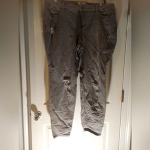 Distressed Plus jeans